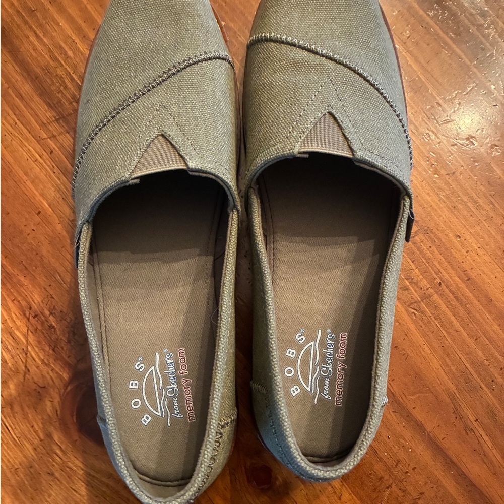 Bob’s by Sketchers Women’s Casual Slip-On Shoes - Olive size 9.5 NWOT